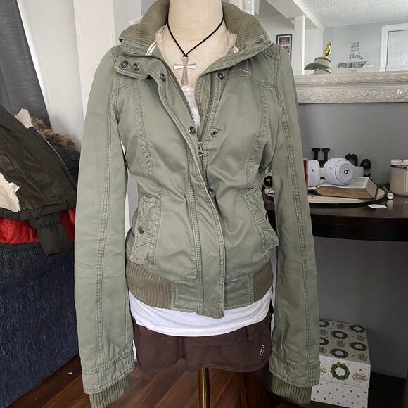 Hollister fur jacket size med - Picture 3 of 6